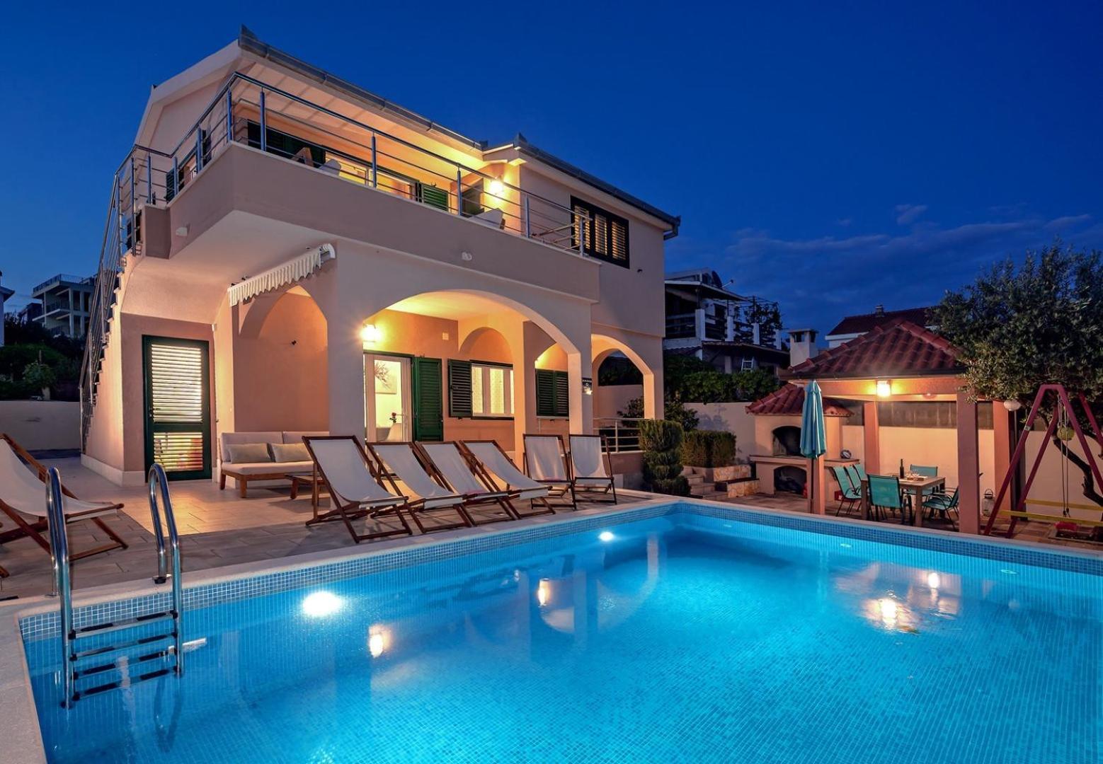 Sea Flower Beachfront Villa Sevid Exterior photo