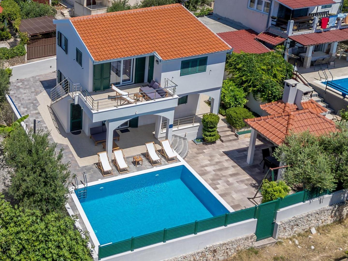Sea Flower Beachfront Villa Sevid Exterior photo