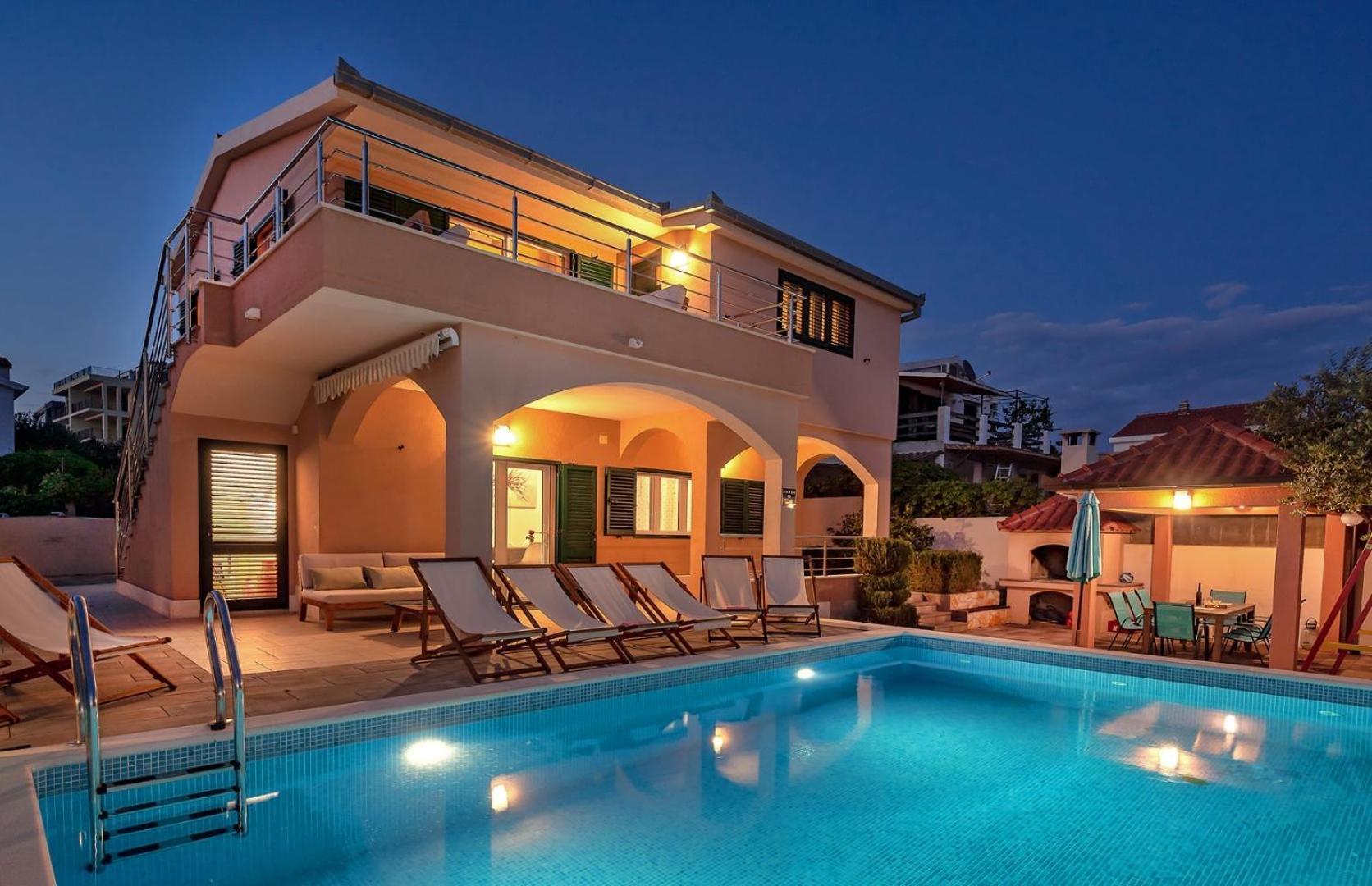 Sea Flower Beachfront Villa Sevid Exterior photo