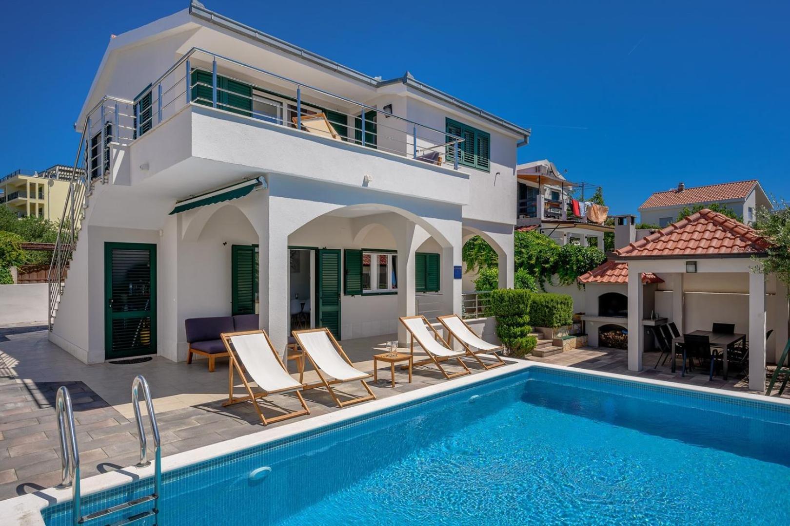 Sea Flower Beachfront Villa Sevid Exterior photo